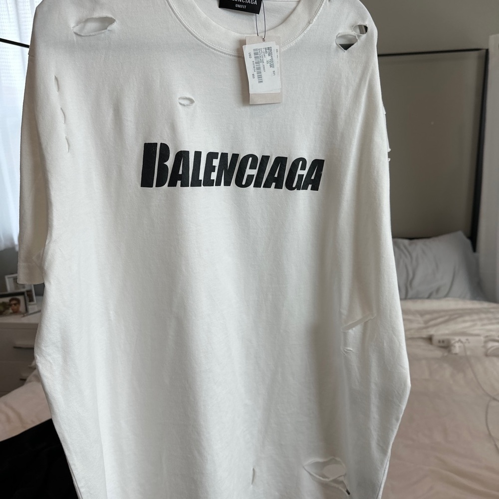 White Balenciaga tee shirt new with tags say xsmall